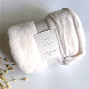 Threshold Reversible Plush Blanket Faux Shearling Ivory Off-White Cream